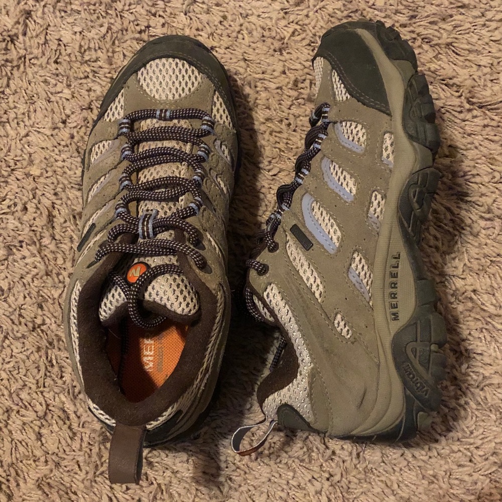 Merrell Women’s Hiking Shoes Size 6